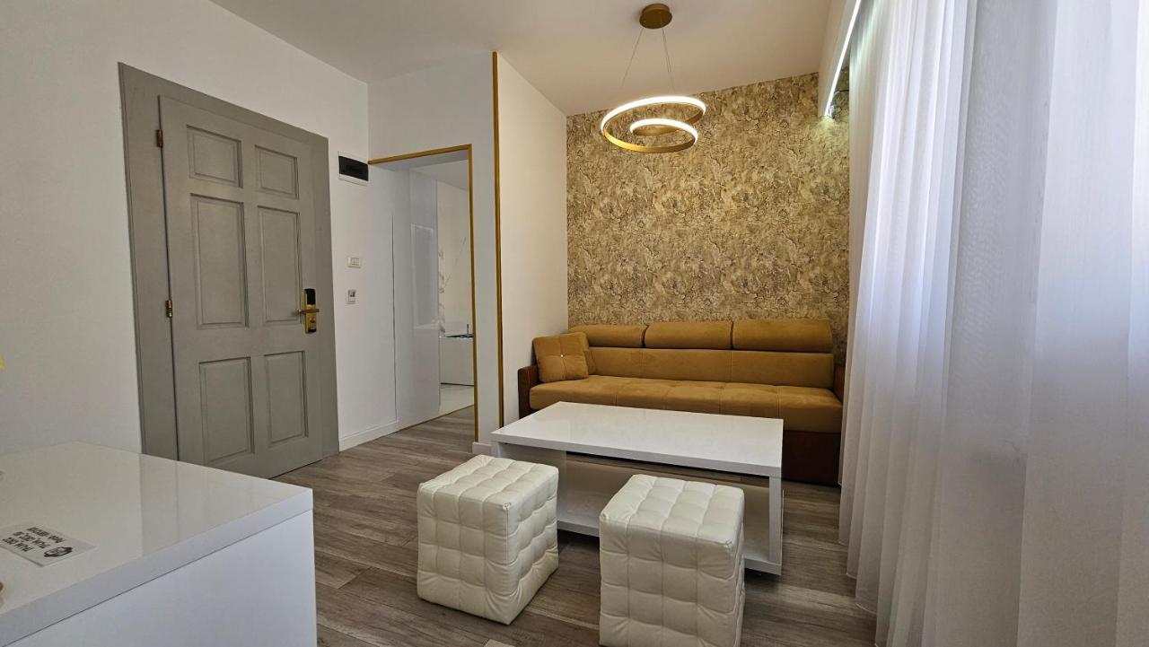 Colt De Rai Resita Bed & Breakfast Exterior photo