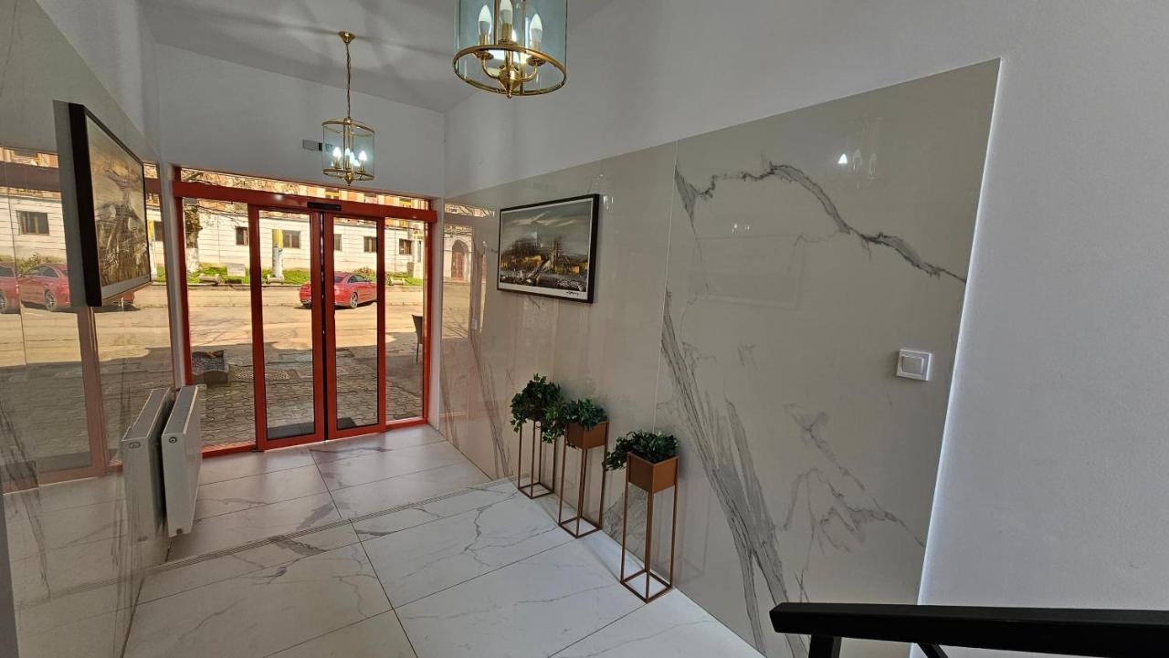 Colt De Rai Resita Bed & Breakfast Exterior photo