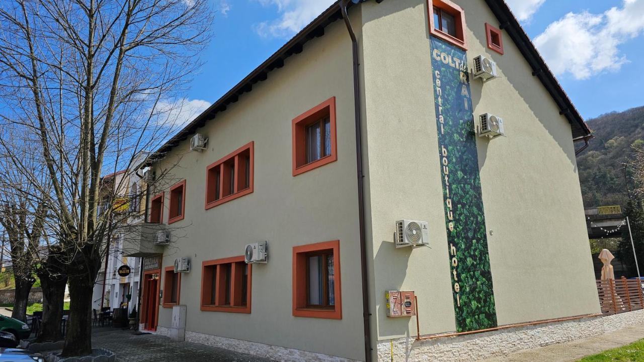 Colt De Rai Resita Bed & Breakfast Exterior photo