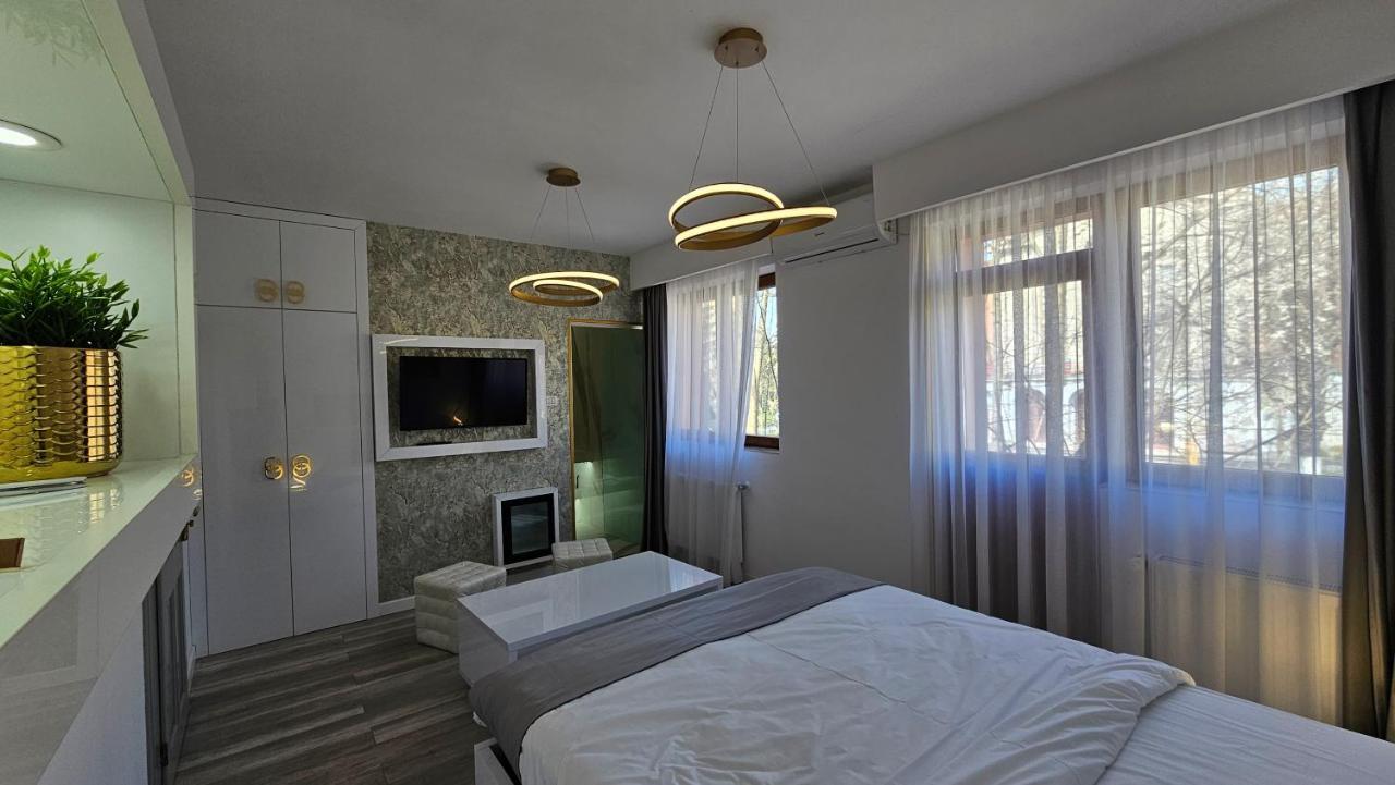 Colt De Rai Resita Bed & Breakfast Exterior photo