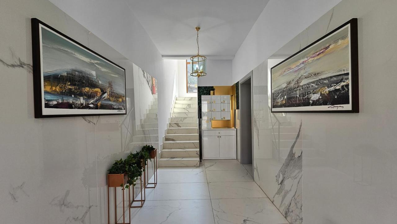 Colt De Rai Resita Bed & Breakfast Exterior photo