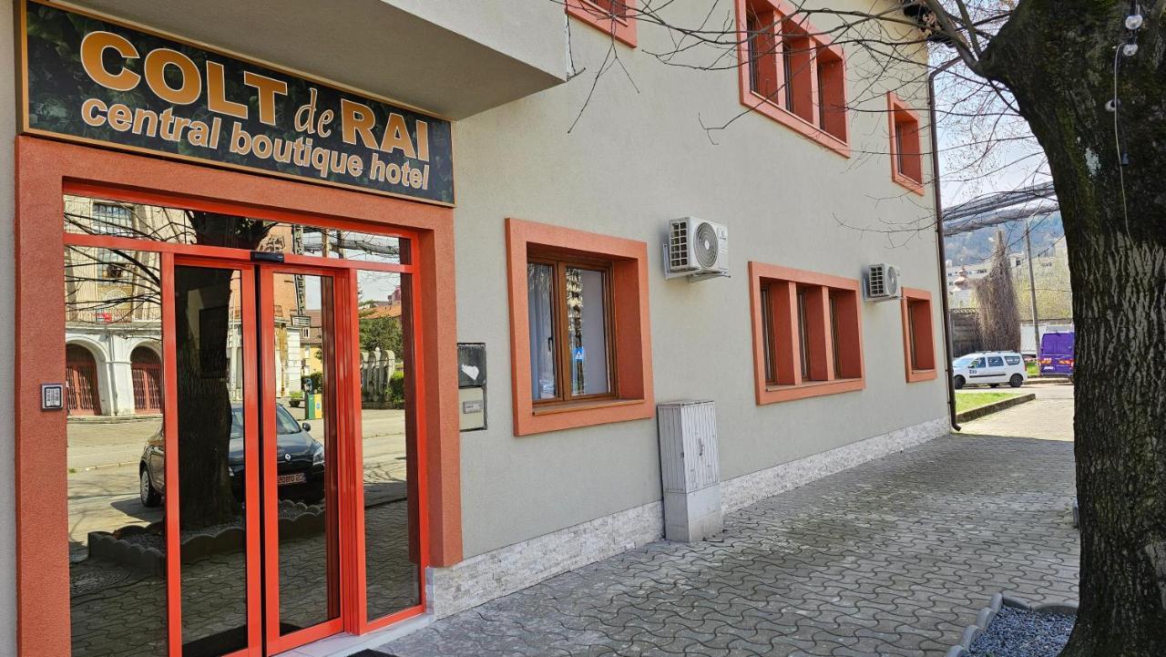 Colt De Rai Resita Bed & Breakfast Exterior photo